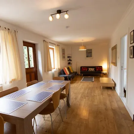Apartmán House - Sleeps 6 - Parking - Garden Brece (Mayenne)