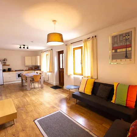 House - Sleeps 6 - Parking - Garden Apartamento *