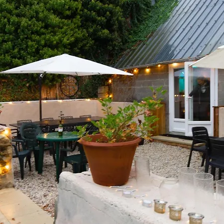 House - Sleeps 6 - Parking - Garden