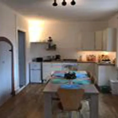 House - Sleeps 6 - Parking - Garden