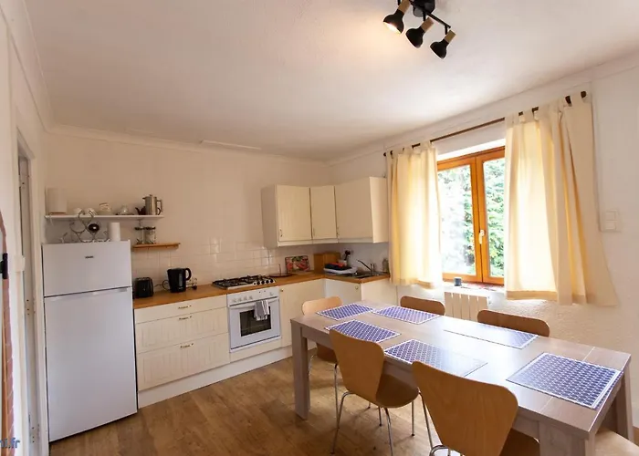 Lägenhet House - Sleeps 6 - Parking - Garden *