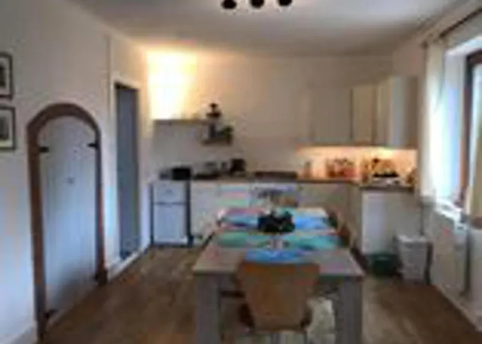 House - Sleeps 6 - Parking - Garden